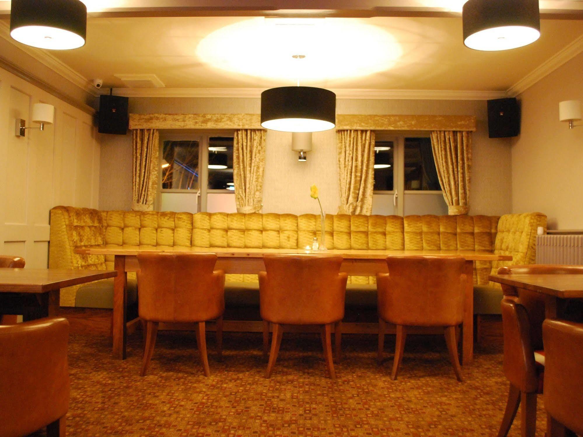 The Warwick Arms Hotel Chew Magna Eksteriør billede